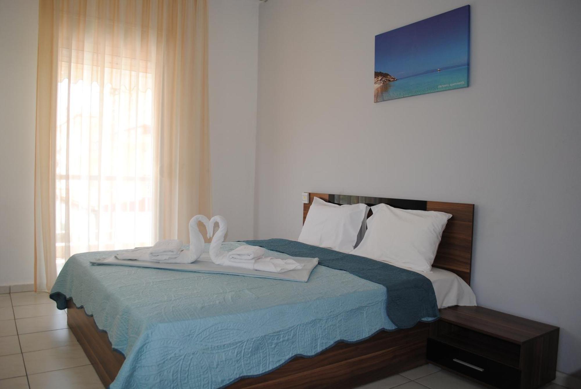 Artemis Apartments Paralia Dionysiou Exterior photo