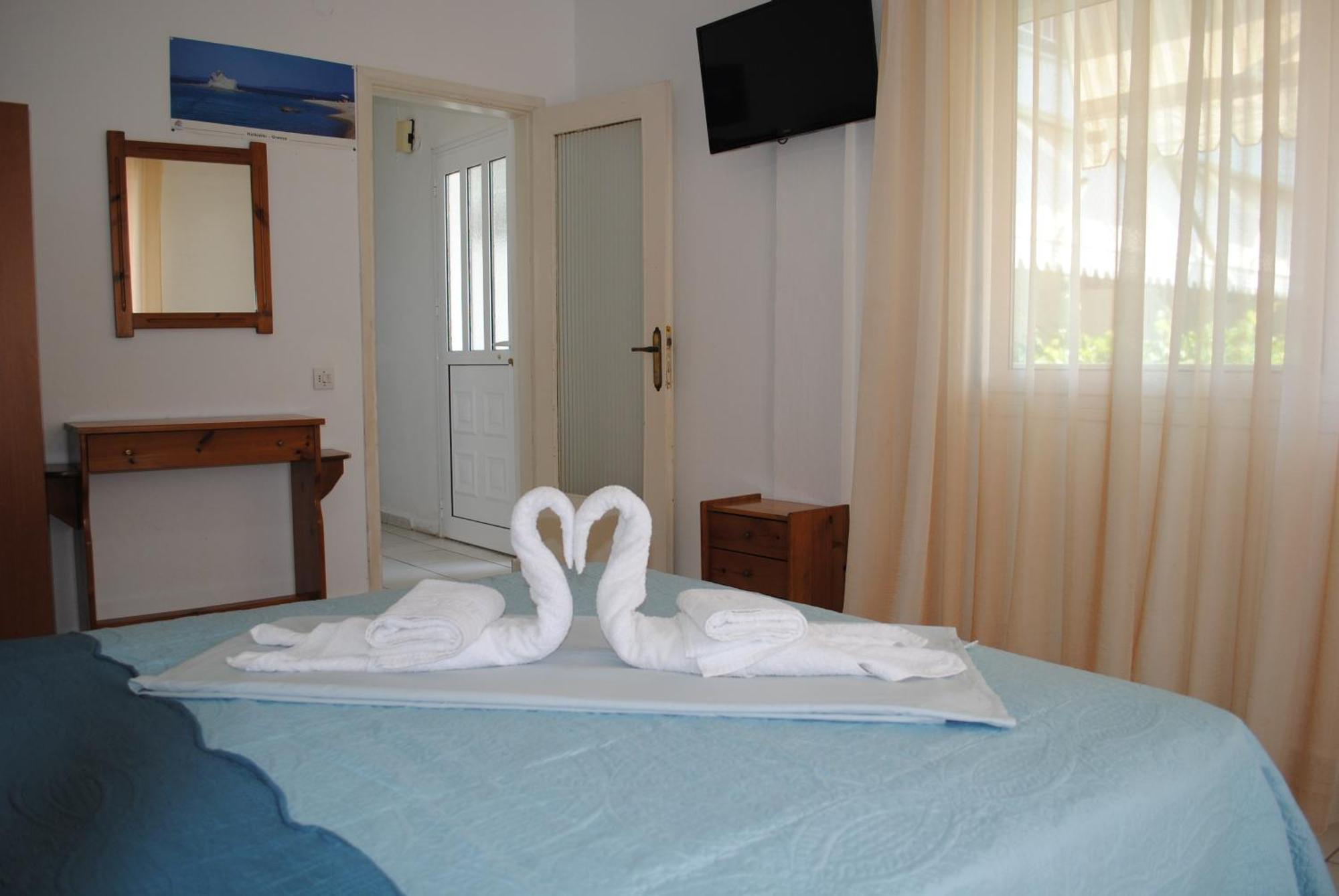 Artemis Apartments Paralia Dionysiou Exterior photo