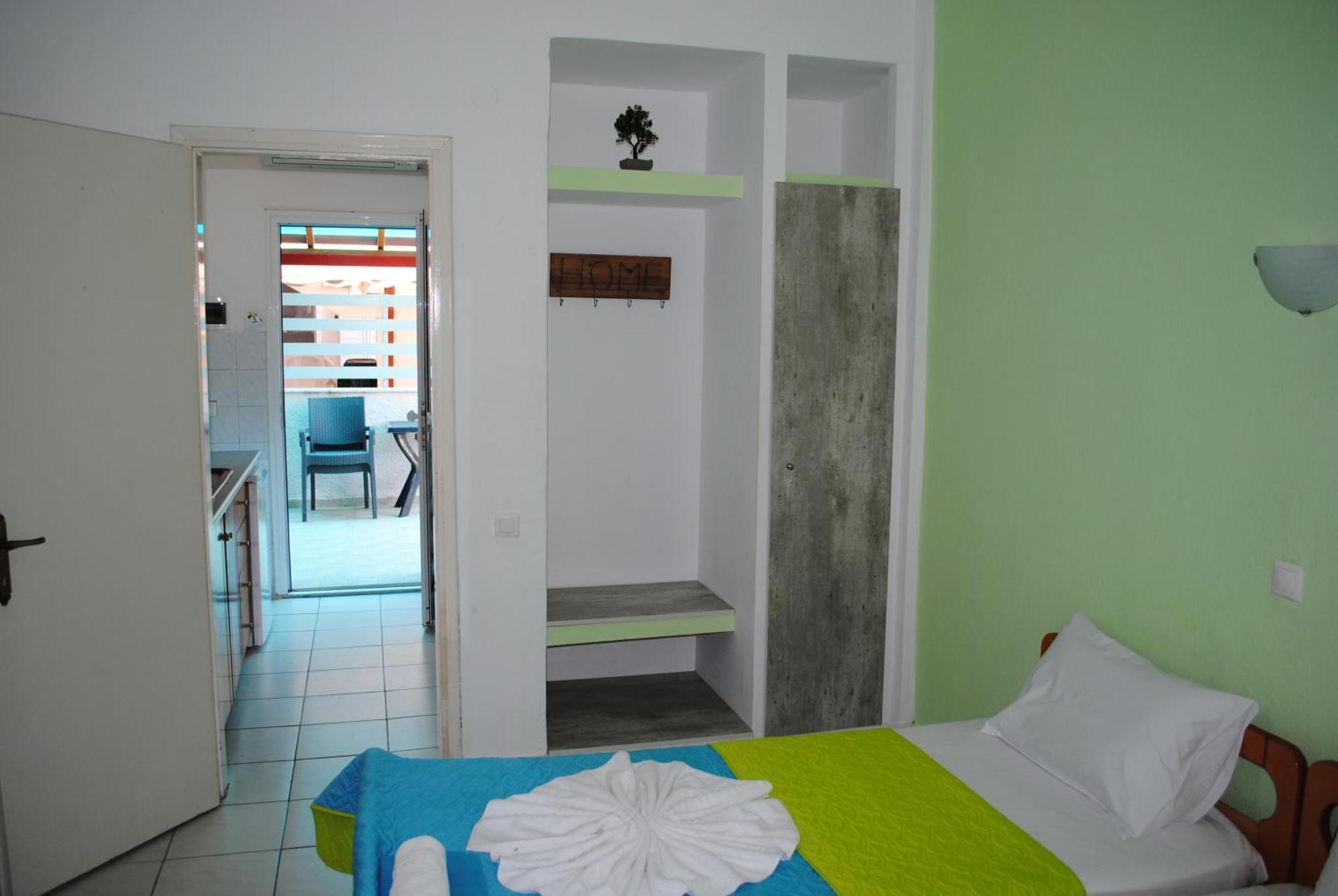 Artemis Apartments Paralia Dionysiou Exterior photo