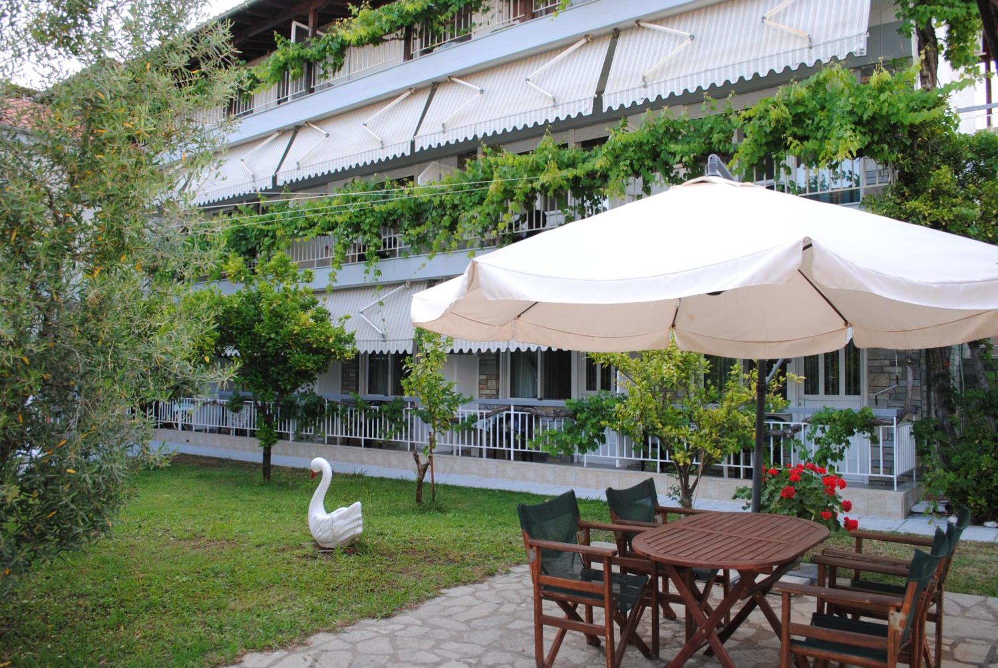 Artemis Apartments Paralia Dionysiou Exterior photo