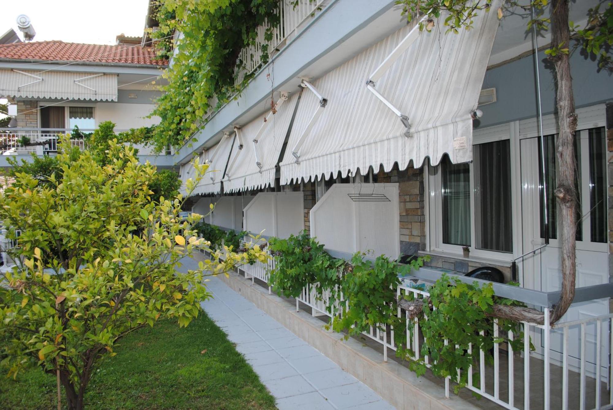 Artemis Apartments Paralia Dionysiou Exterior photo