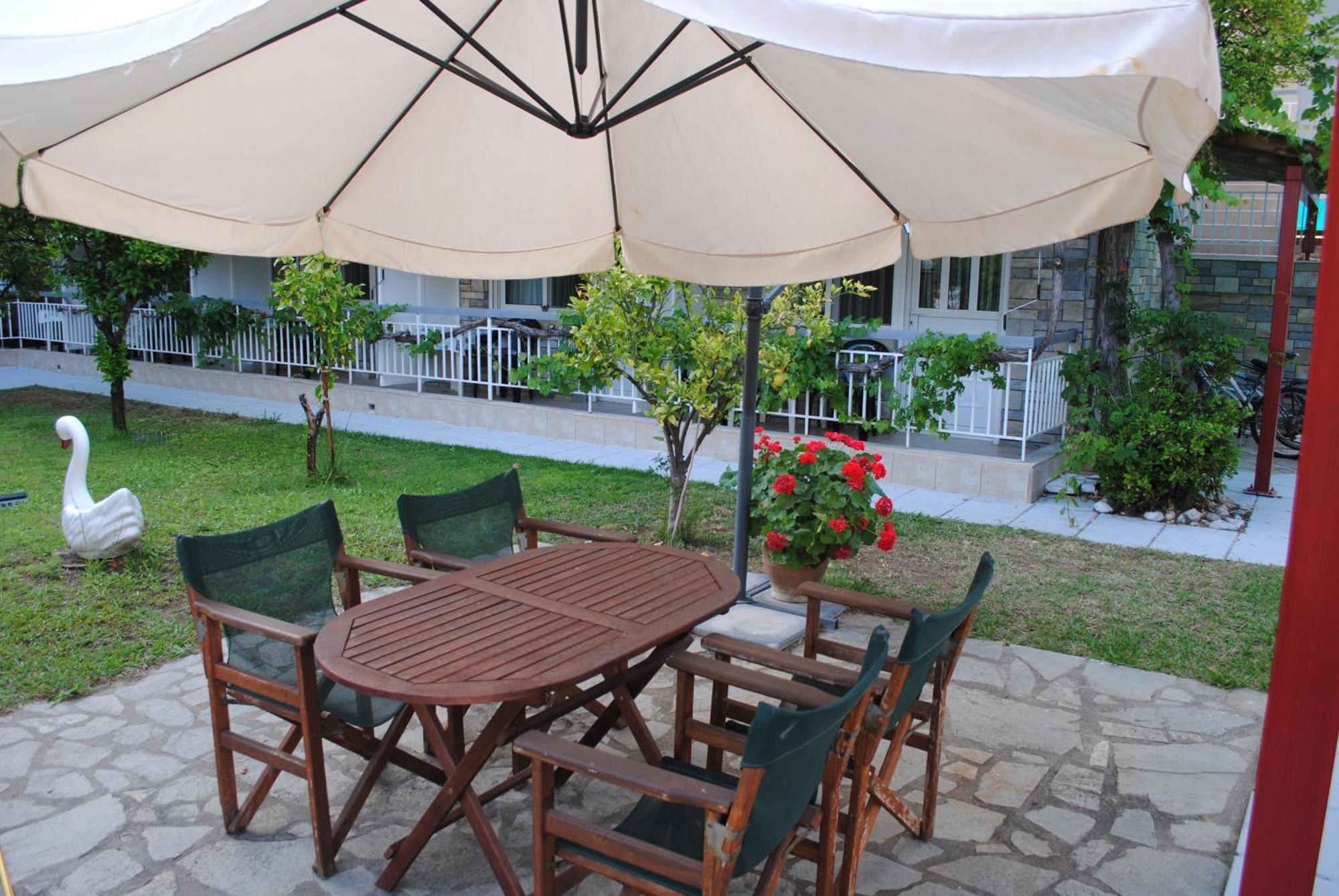 Artemis Apartments Paralia Dionysiou Exterior photo