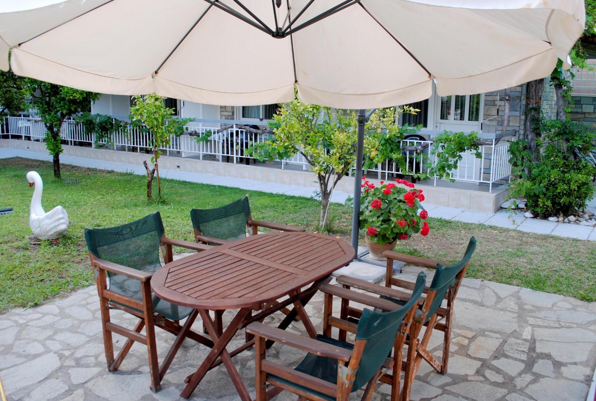 Artemis Apartments Paralia Dionysiou Exterior photo