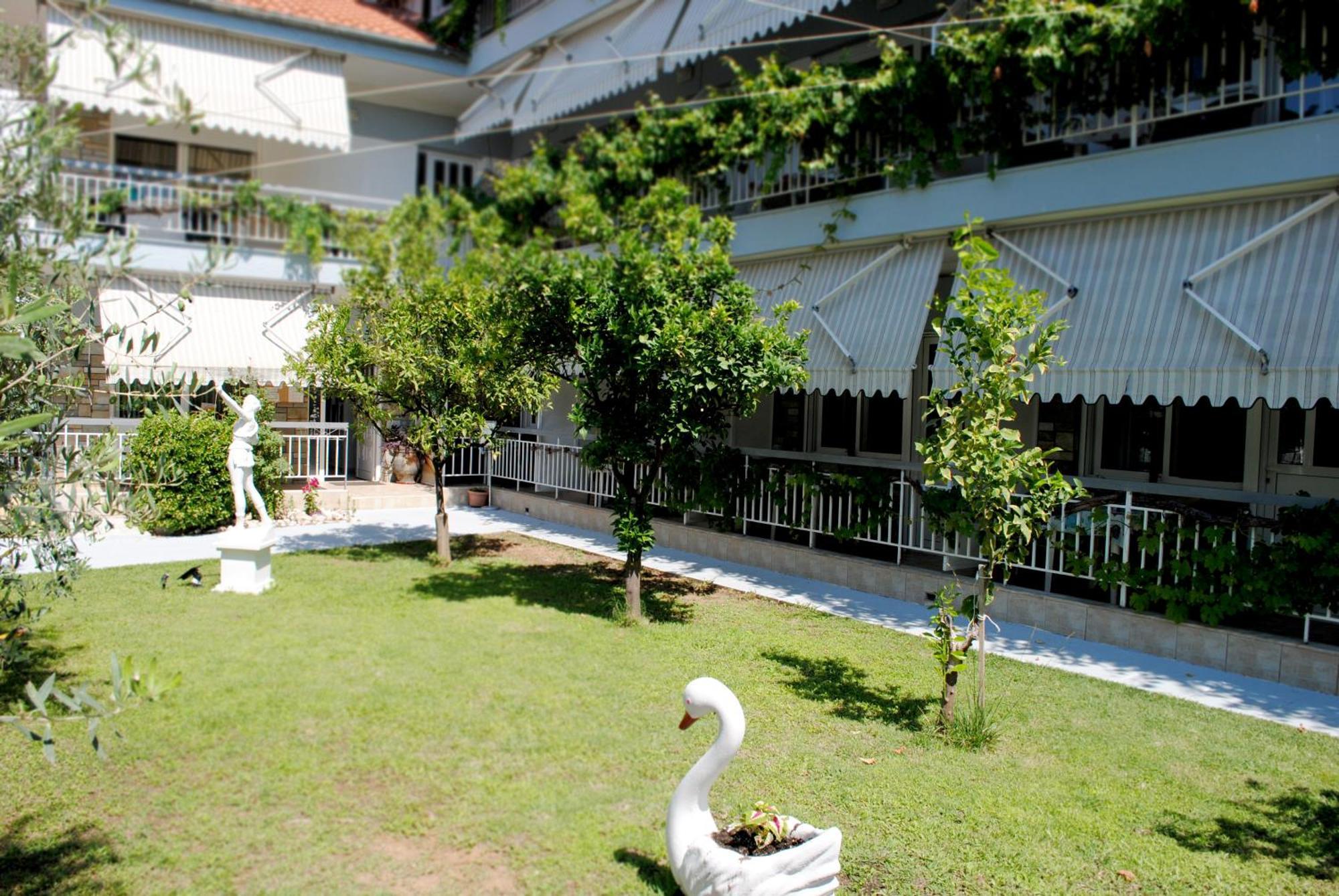 Artemis Apartments Paralia Dionysiou Exterior photo