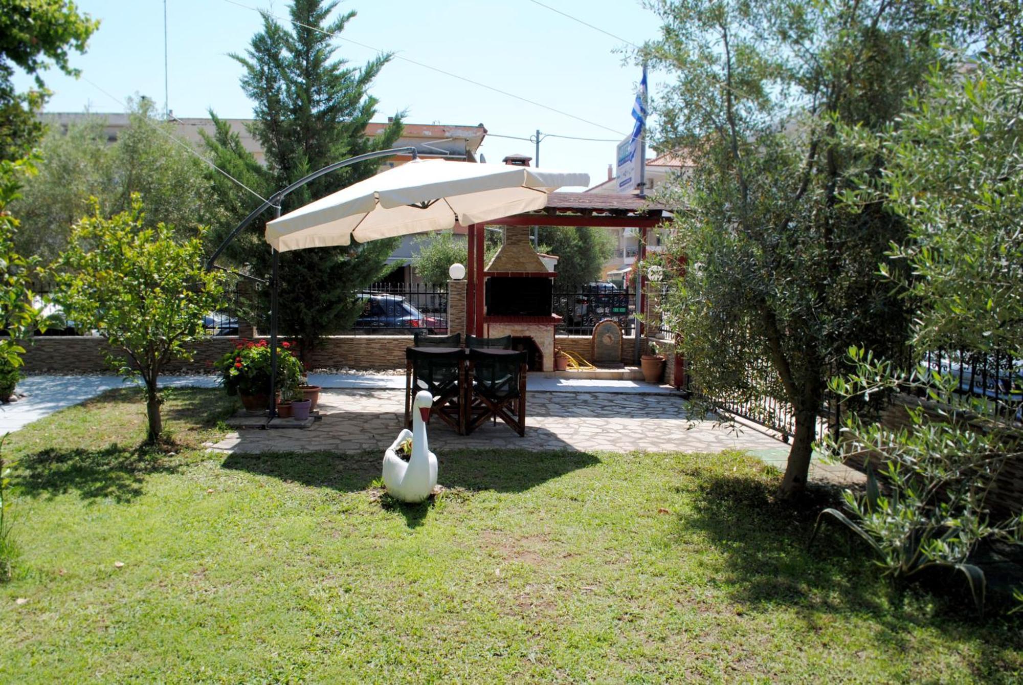 Artemis Apartments Paralia Dionysiou Exterior photo